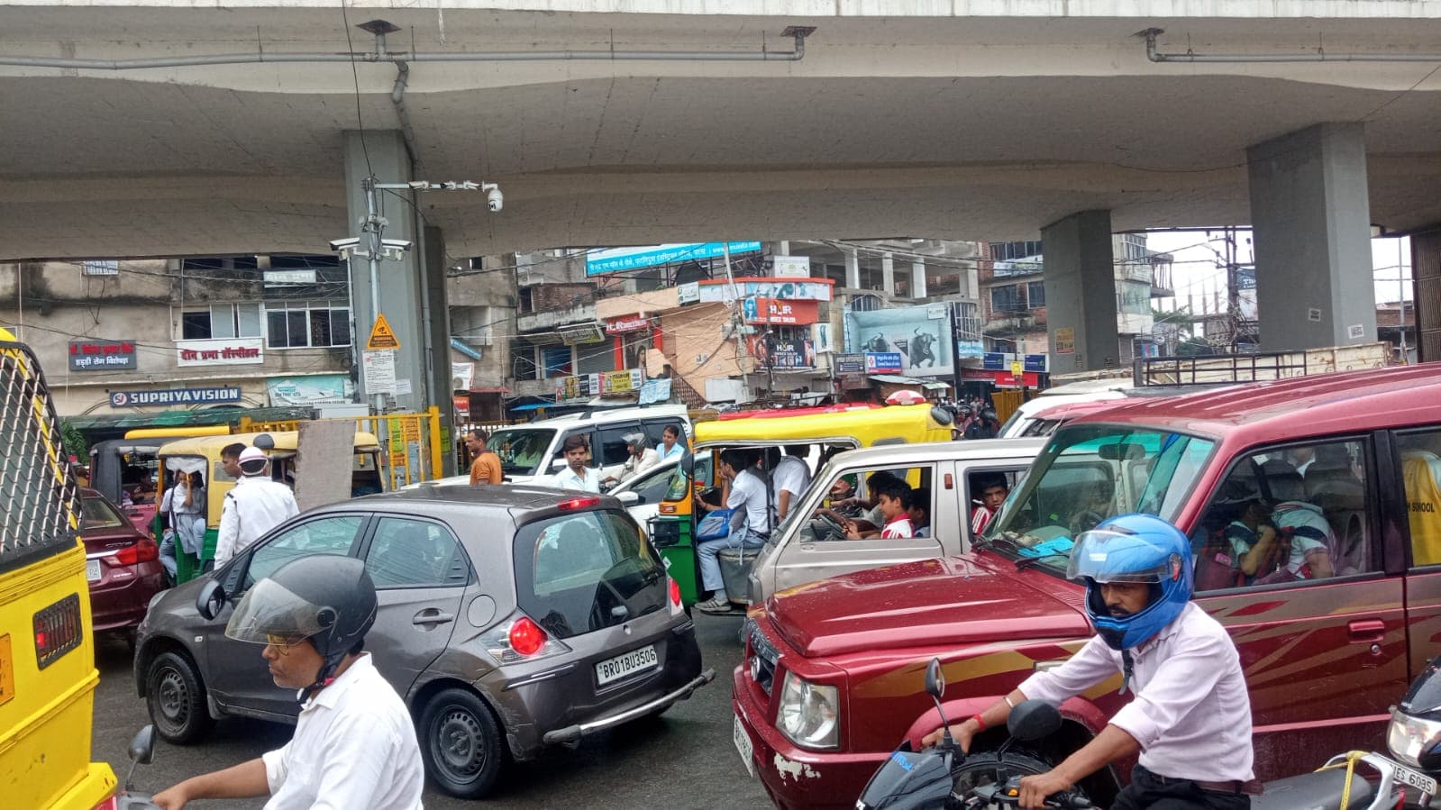 चार घंटे भीषण जाम में रहा पटना, मुख्य सड़क से लेकर मोहल्ले की गली तक फंसी रही गाड़ियां
