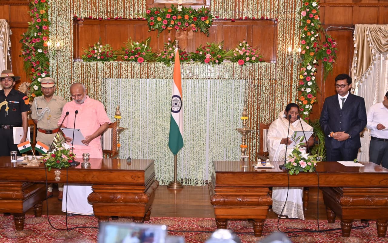 PHOTOS: हेमंत सरकार में मंत्री बनीं बेबी देवी, पति के अधूरे सपनों को पूरा करने का दिलाया भरोसा
