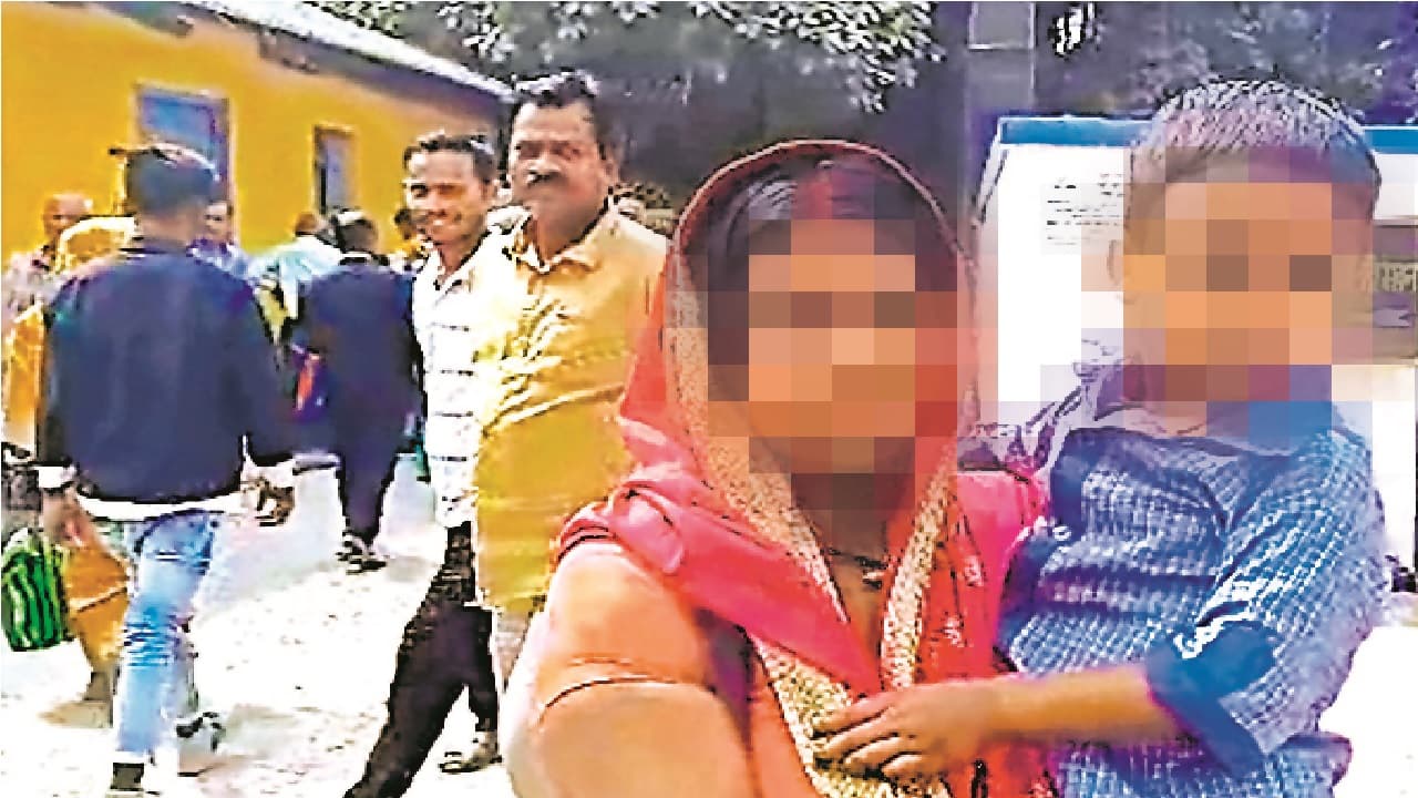 बेगूसराय में दो साल के बच्चे पर कोरोना फैलाने का दर्ज हुआ था केस, अब बेल के लिए कोर्ट के चक्कर लगा रही मां