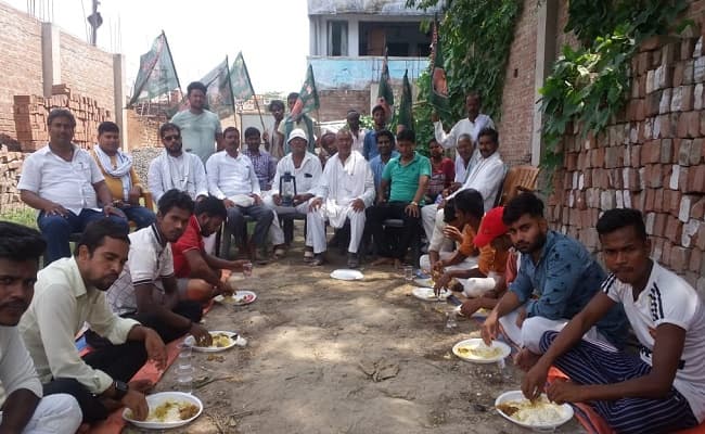 लालू के 73वें जन्मदिन पर पांच लाख से ज्यादा लोगों को खाना खिलाकर राजद ने मनाया 'गरीब सम्मान दिवस'