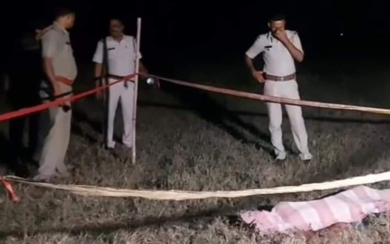 Murder in West Bengal: पिता से मिलने जा रहा था युवक, रास्ते में कर दी गई नृशंस हत्या, खेत से शव बरामद