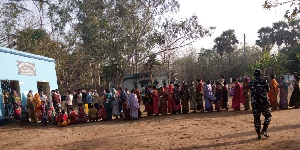 Bengal Chunav 2021 LIVE Update : टिकट बंटवारे के बाद बीजेपी कार्यकर्ताओं का फूटा गुस्सा, पार्टी मुख्यालय पर किया प्रदर्शन