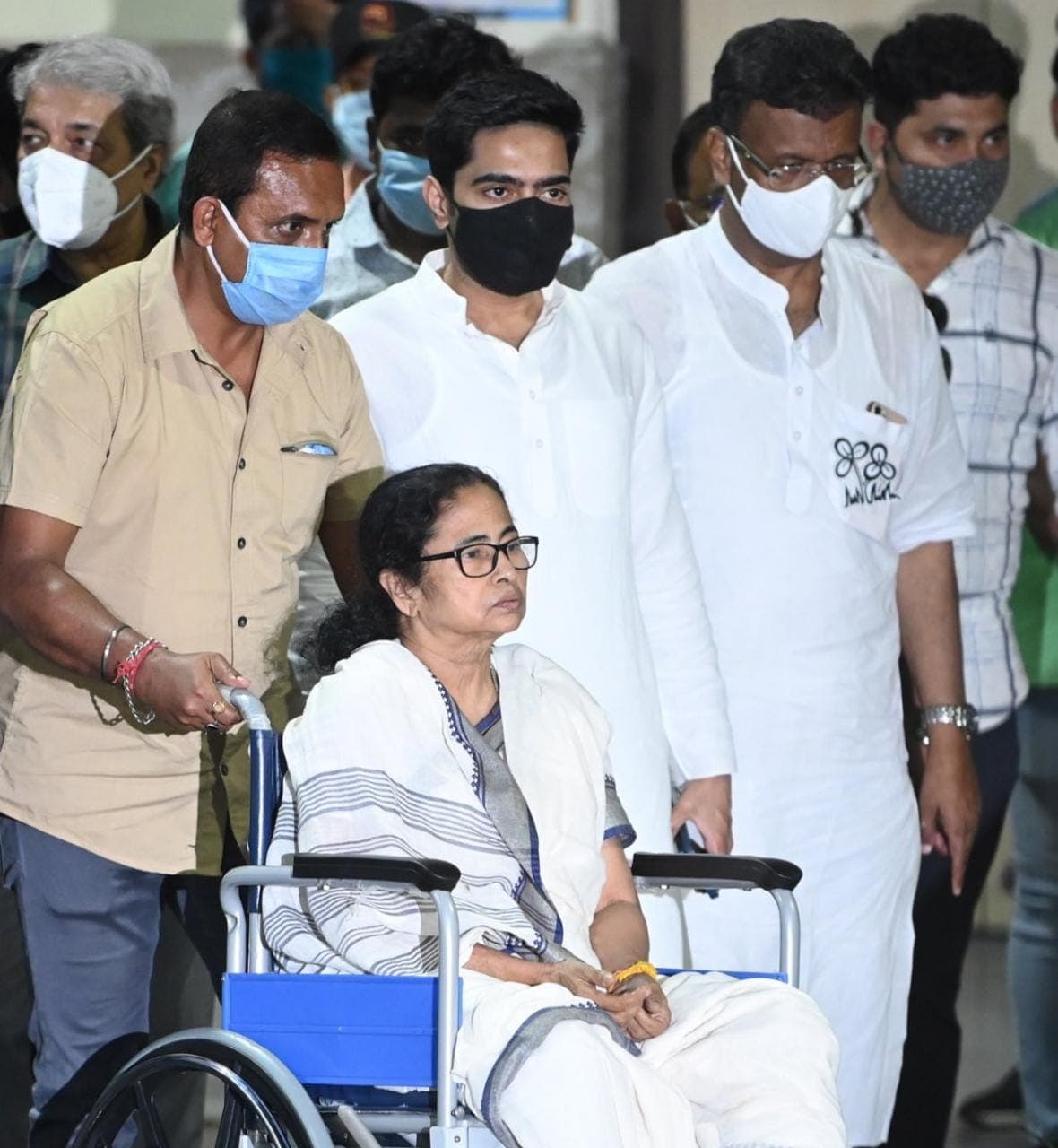 Bengal Chunav 2021 : व्हीलचेयर पर ममता बनर्जी का चुनावी अभियान आज से शुरु, कोलकाता में करेंगी रोडशो