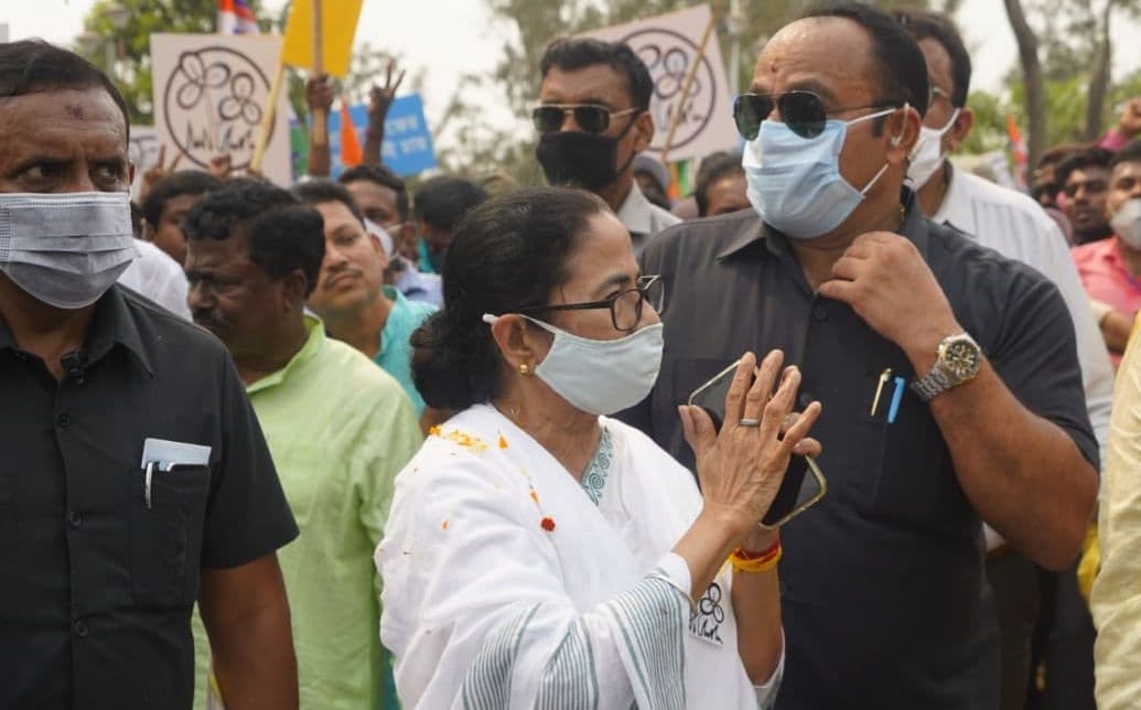 Bengal Assembly Election 2021 : ‘वोटरों को धमका रहे सेंट्रल फोर्स के जवान, मतदान के दिन मूकदर्शक बनी चुनाव आयोग’- Mamata Banerjee ने ट्वीट कर ECI पर बोला हमला