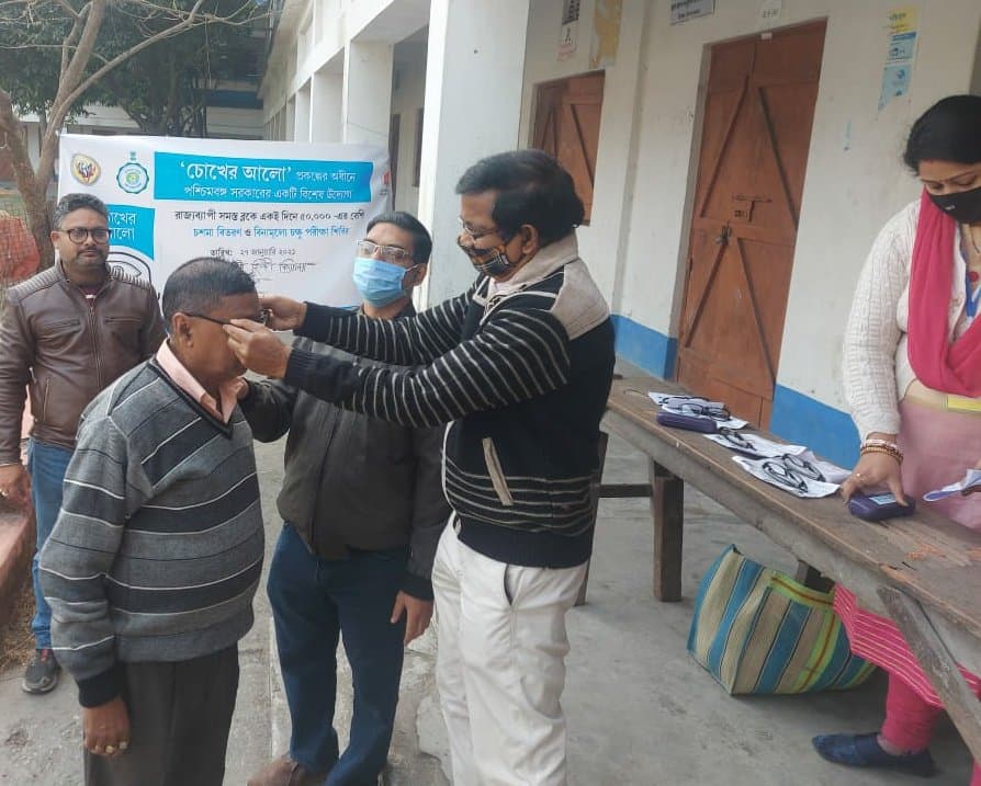 Coronavirus News : कोलकाता और उत्तर 24 परगना में बाकी है मतदान, कोरोना केस ने बढ़ाई टेंशन, क्या वोट फीसदी पर पड़ेगा असर?