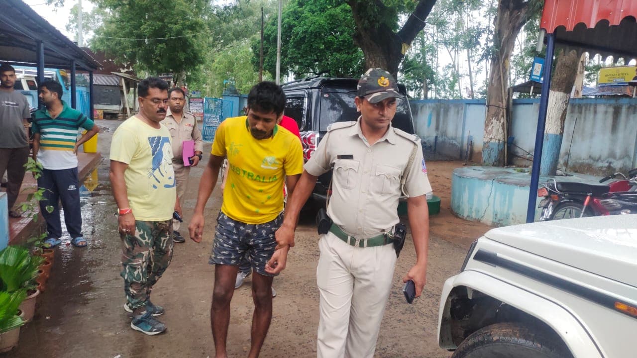 गमछा के सहारे जेल फांदकर भागे तीन अपराधी, लंगड़ाते बदमाश को पुलिस ने दबोचा, दो की तलाश जारी