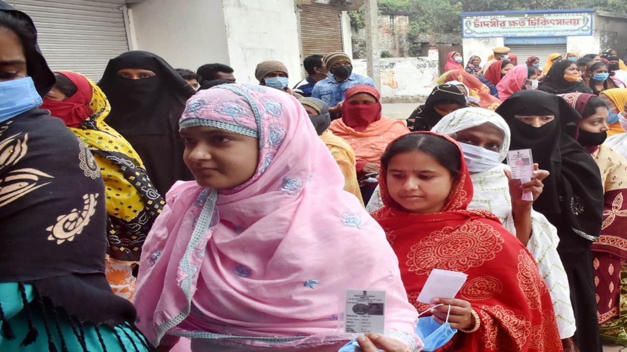 पश्चिम बंगाल की 108 नगरपालिकाओं में छिटपुट हिंसा के बीच 76.51  फीसदी मतदान