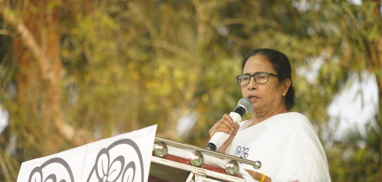 ‘गद्दारों को माफी नहीं, सरकार बनने के बाद कार्रवाई पर विचार’- चुनाव प्रचार के अंतिम दिन ममता बनर्जी की घोषणा से सियासी गलियारों में हड़कंप ‘गद्दारों को माफी नहीं, सरकार बनने के बाद कार्रवाई पर विचार’- चुनाव प्रचार के अंतिम दिन ममता बनर्जी की घोषणा से सियासी गलियारों में हड़कंप
