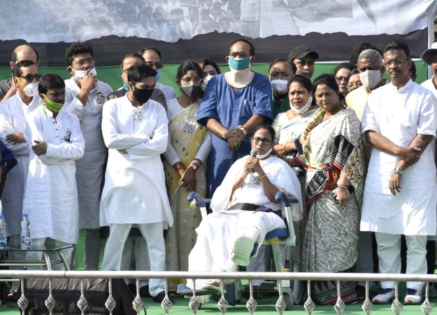WB Election 2021: कब खुलेगा ममता बनर्जी के पांव का पलास्टर? टीएमसी सुप्रीमो ने खुद बताया