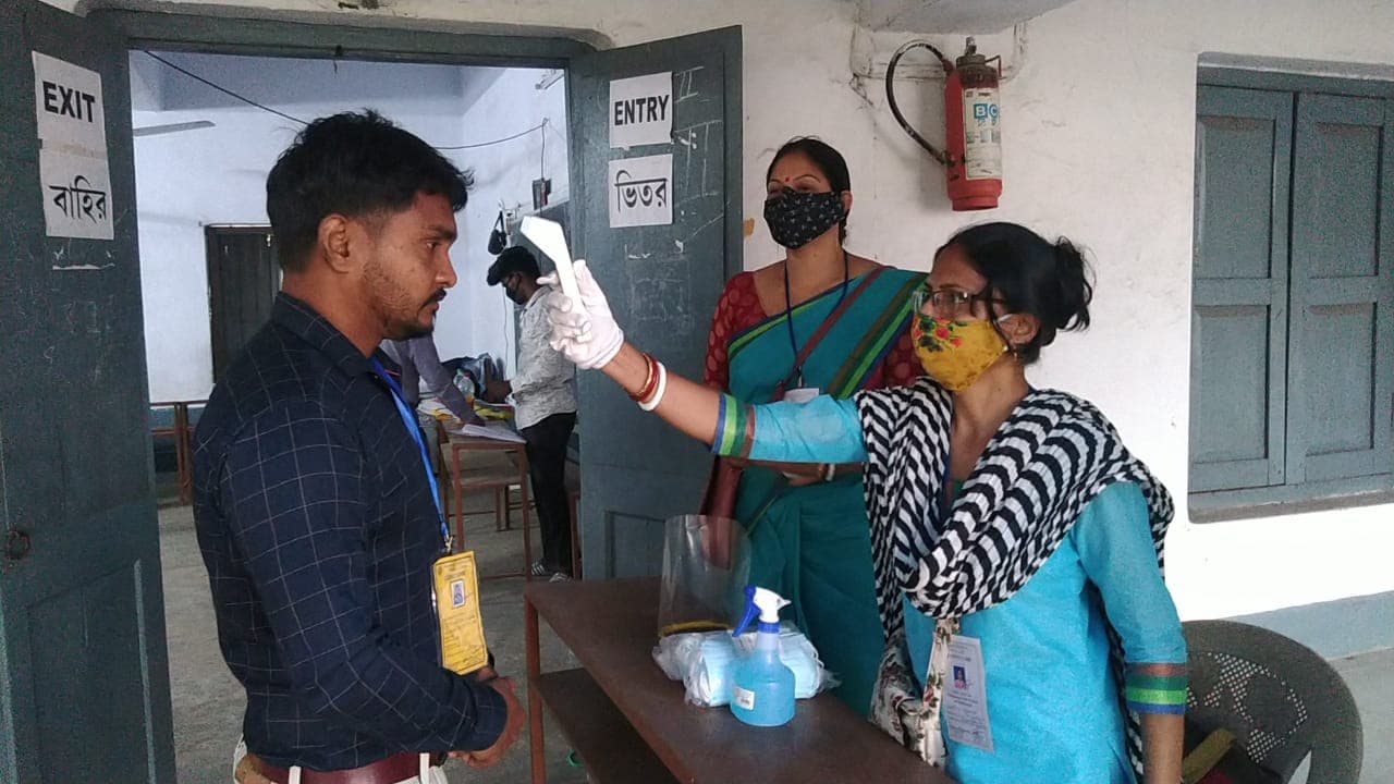 Bankura Election 2021: बांकुड़ा में मतदान को लेकर वोटर्स में रहा उत्साह, सुरक्षा के रहे कड़े इंतजाम