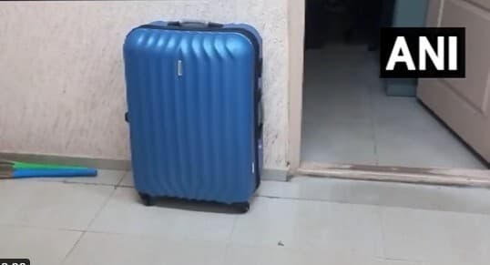 मां की हत्या करने के बाद शव को सूटकेस में भरकर थाने पहुंची बेटी, जानें क्या है पूरा मामला