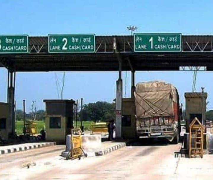 बरेली से लखनऊ का रोड सफर हुआ महंगा, फरीदपुर टोल प्लाजा पर शुल्क वसूली शुरू, कमर्शियल वाहन के पास पर पाबंदी