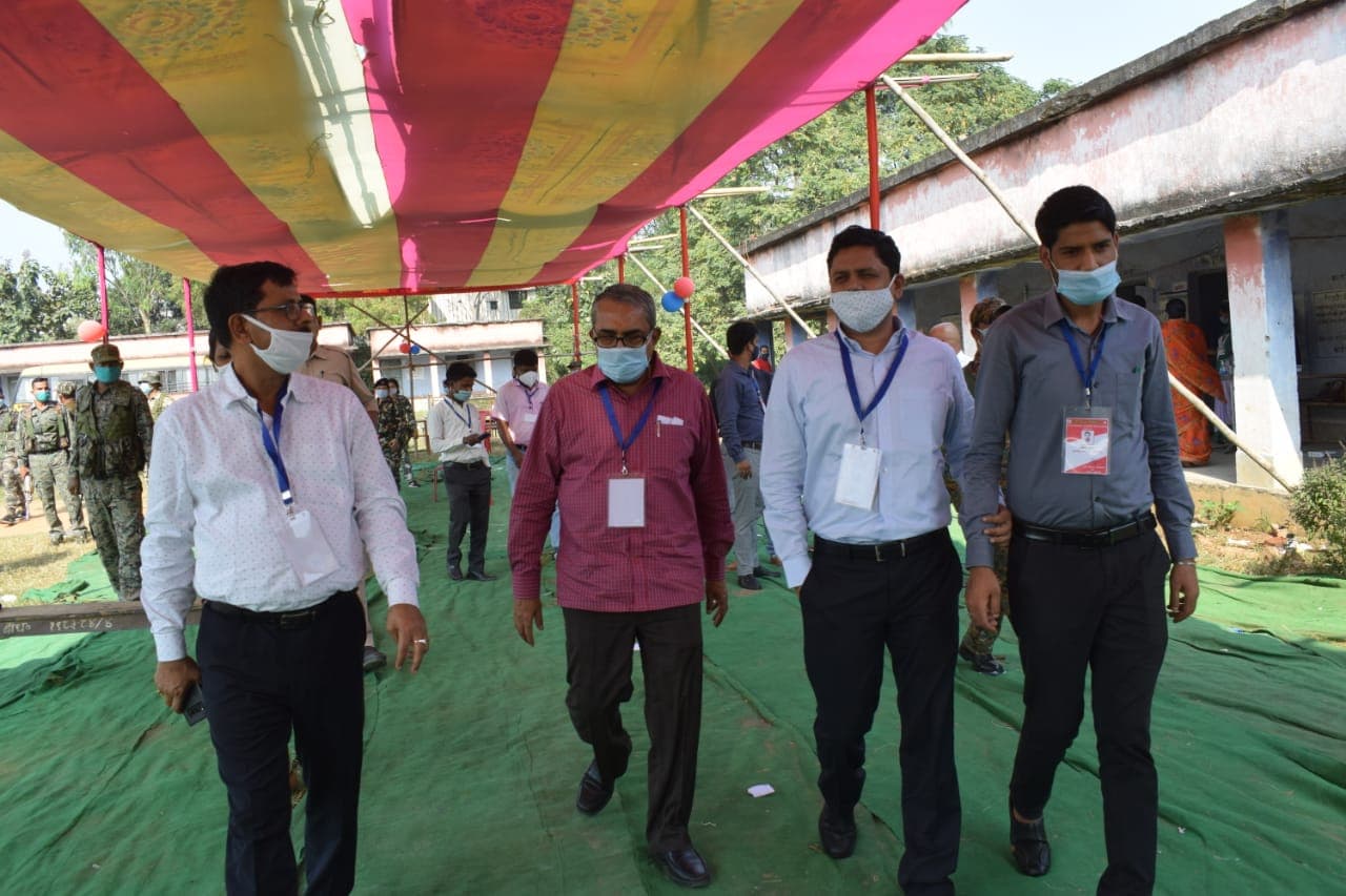 रोजगार के लिए गयीं बोकारो की 30-35 लड़कियां तमिलनाडु में फंसीं, पूर्व विधायक ने अधिकारियों की लगायी क्लास