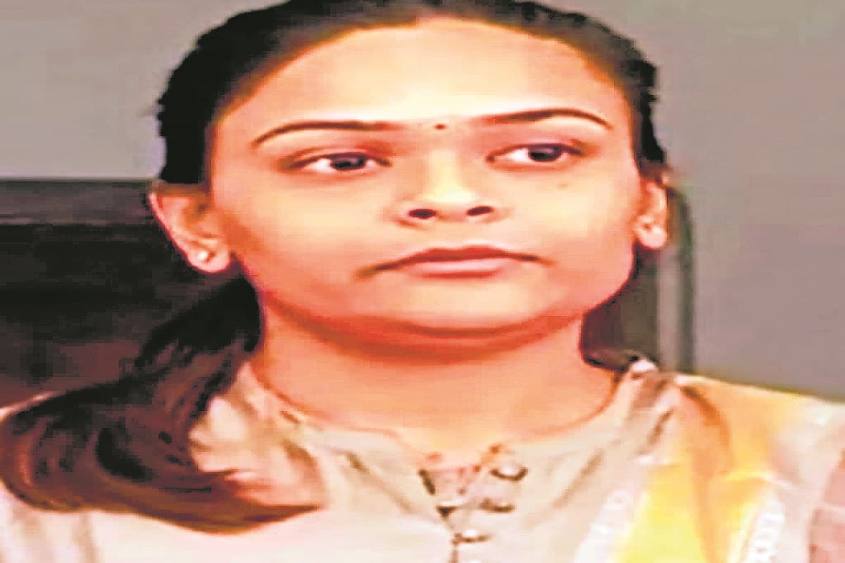 Cyber Crime News: ओडिशा के पूर्व मंत्री नव दास की बेटी दीपाली दास से डेढ़ लाख रुपये की साइबर ठगी Cyber Crime News: ओडिशा के पूर्व मंत्री नव दास की बेटी दीपाली दास से डेढ़ लाख रुपये की साइबर ठगी