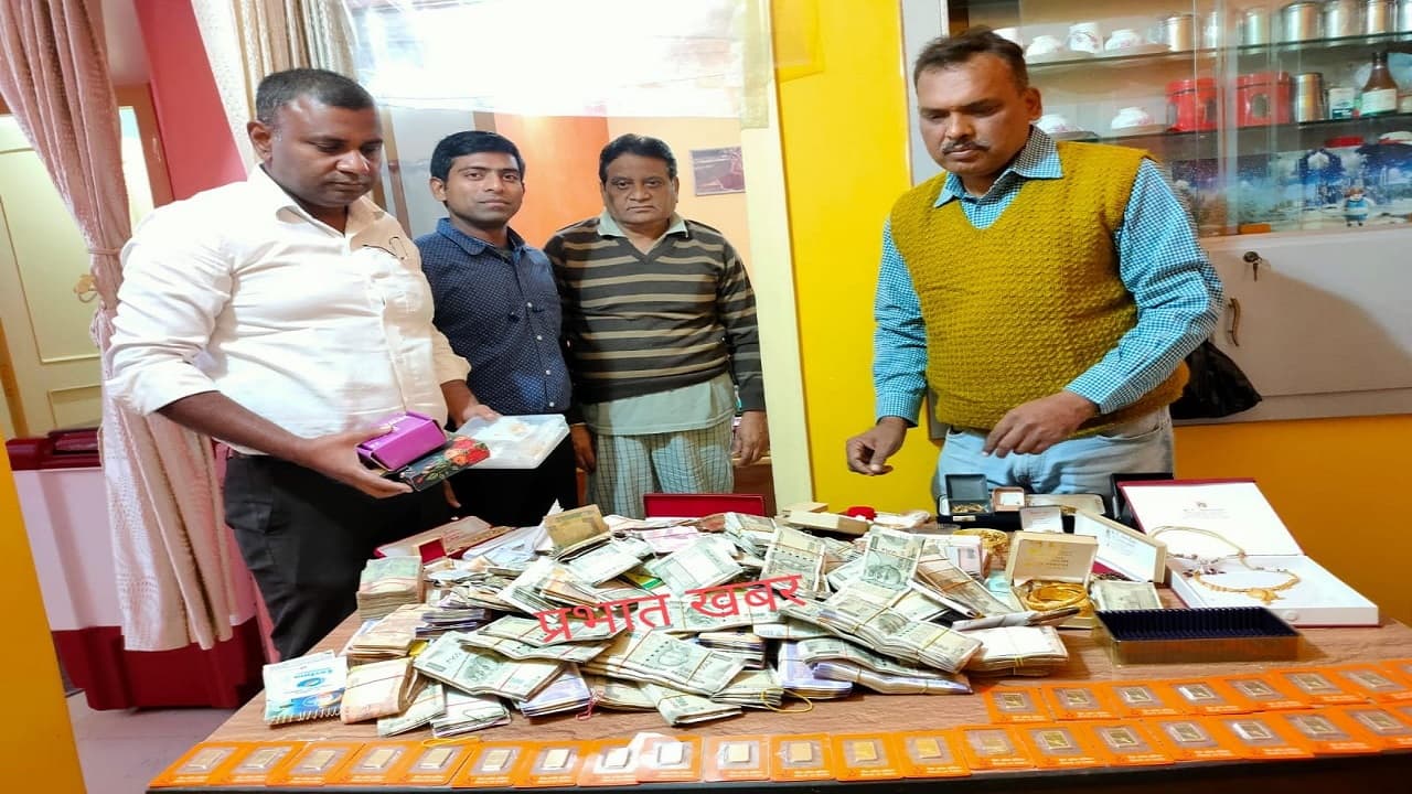 छापेमारी: बर्खास्त CDPO रत्ना चटर्जी के किरायेदार थे खनन मंत्री के ओएसडी, मिल-बांटकर खाते रहे मलाई