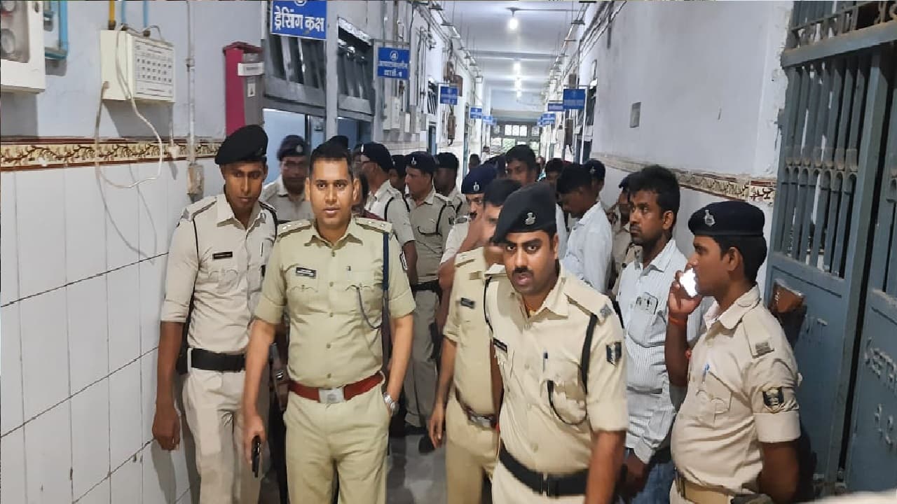 गया की महिला को मजबूरी ने बनाया आत्मनिर्भर, बिजली मैकेनिक का काम कर कमाती हैं रुपये