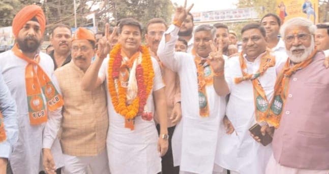 बरेली में भाजपा के मेयर प्रत्याशी उमेश गौतम, निर्दलीय डॉ.आईएस तोमर और सपा के संजीव सक्सेना ने कराया नामांकन