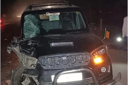 लखीमपुर सड़क दुर्घटना: बीजेपी विधायक योगेश वर्मा की गाड़ी ने बाइक सवार भाइयों को मारी टक्कर, दोनों की मौत