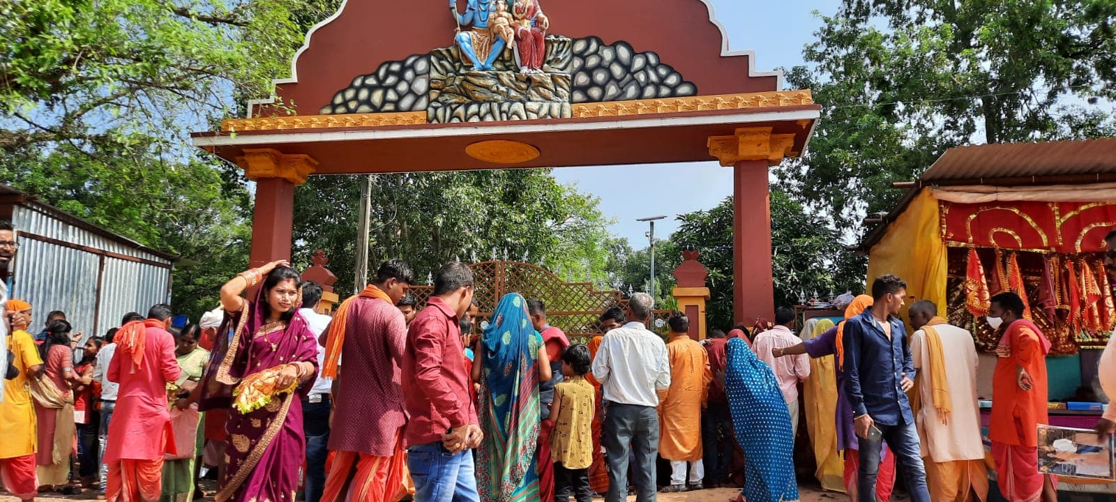 सावन पूर्णिमा पर झारखंड के मां भद्रकाली मंदिर व हरिहर धाम मंदिर में उमड़े श्रद्धालु, रक्षा बंधन का भी उल्लास