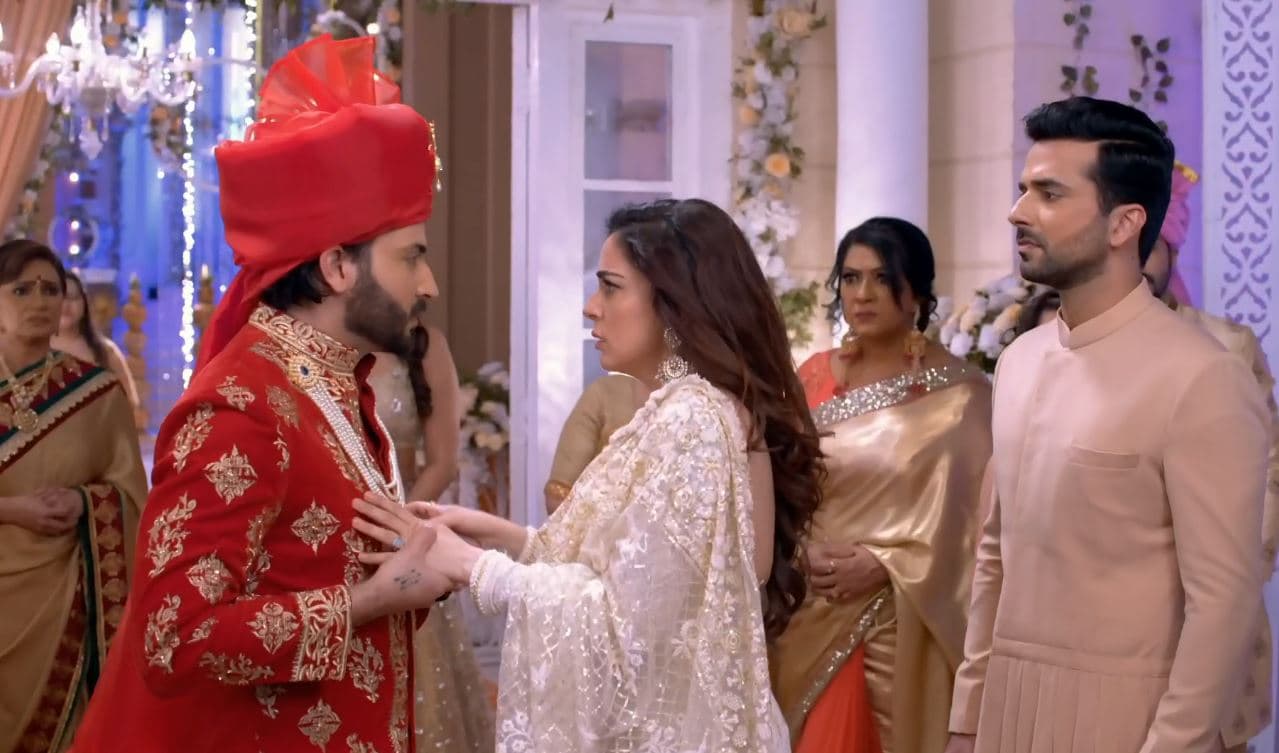 Kundali Bhagya Spoiler Alert: पुलिस किसकी तलाश में आई है लूथरा हाउस? अब टूट जाएगी करण- माहिरा की शादी!