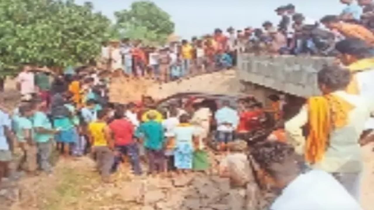 बिहार: बहन की शादी के बाद रिश्तेदार को छोड़ने जा रहे जदयू के महासचिव की सड़क हादसे में मौत, पुल से गिरी कार