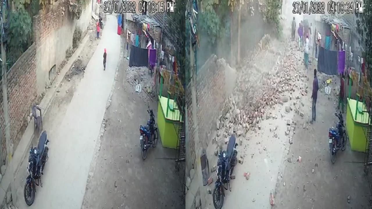 Bihar News: भागलपुर में दर्दनाक हादसा, खेल रहे बच्चों पर गिरी 100 साल पुरानी दीवार, एक मासूम की मौत