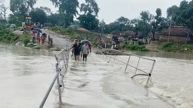 Bihar Weather Alert, Flood News Updates : बिहार में अगले दो-तीन दिनों तक आसमान में छाये रहेंगे हल्के बादल