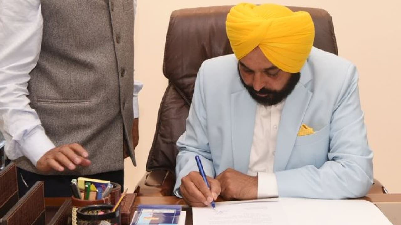 Bhagwant Mann: पंजाब के नये मुख्यमंत्री भगवंत मान ने पदभार संभाला
