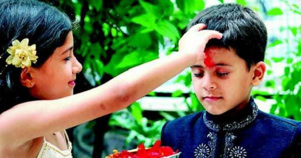 Bhai Dooj 2021: UP में भाई दूज का उत्साह, इस समय भाईयों को तिलक करें बहनें, जानें शुभ मुहूर्त और राहुकाल