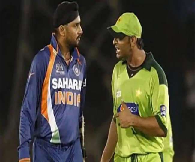 Harbhajan Singh Retirement: जब मैच में हरभजन से लड़ाई के बाद उनके होटल के कमरे में पहुंच गए शोएब अख्तर Harbhajan Singh Retirement: जब मैच में हरभजन से लड़ाई के बाद उनके होटल के कमरे में पहुंच गए शोएब अख्तर