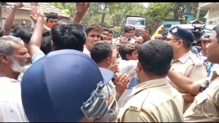 Bengal Chunav 2021: दक्षिण 24 परगना के भांगड़ में ISF कैंडिडेट का घेराव, TMC समर्थक की गिरफ्तारी पर सड़क जाम