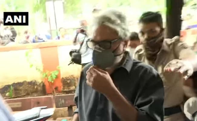 Sushant Singh Rajput death: बयान दर्ज कराने बांद्रा पुलिस स्‍टेशन पहुंचे निर्देशक संजय लीला भंसाली