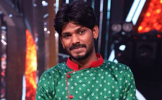 Indian Idol 12 में अपनी गरीबी को कैश करा रहे हैं सवाई भट्ट? इन तस्वीरों में दिखी सच्चाई...
