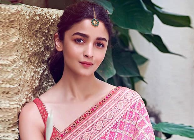 'जलेबी बाई' गाने पर पिंक साड़ी में आलिया भट्ट ने दिखाई गजब की अदाएं, खूबसूरती पर फैंस हुए लट्टू, VIDEO वायरल