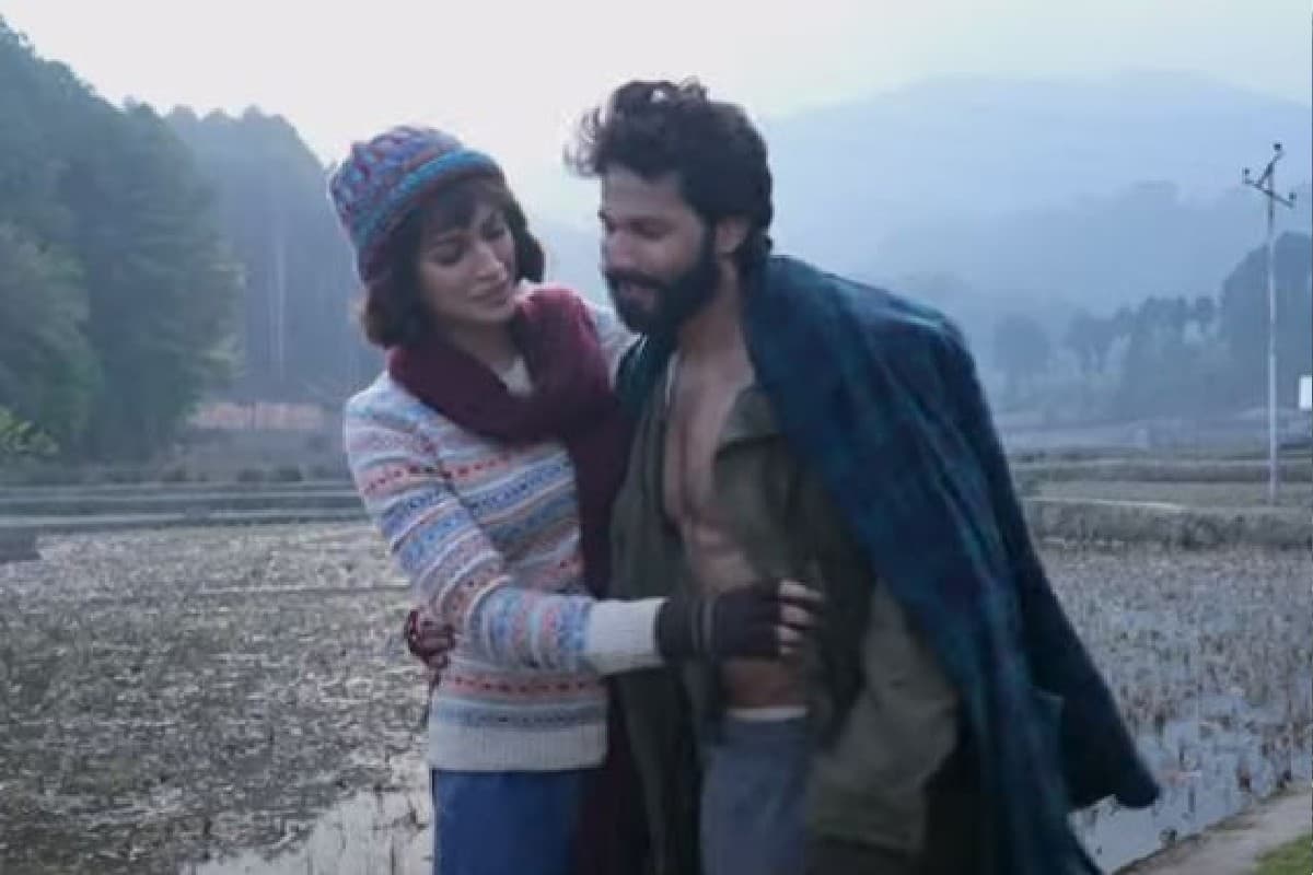 भेड़िया के सेट पर ऐसे मस्ती करते थे वरुण धवण और कृति सेनन, देखें Behind The Scene के मजेदार वीडियो