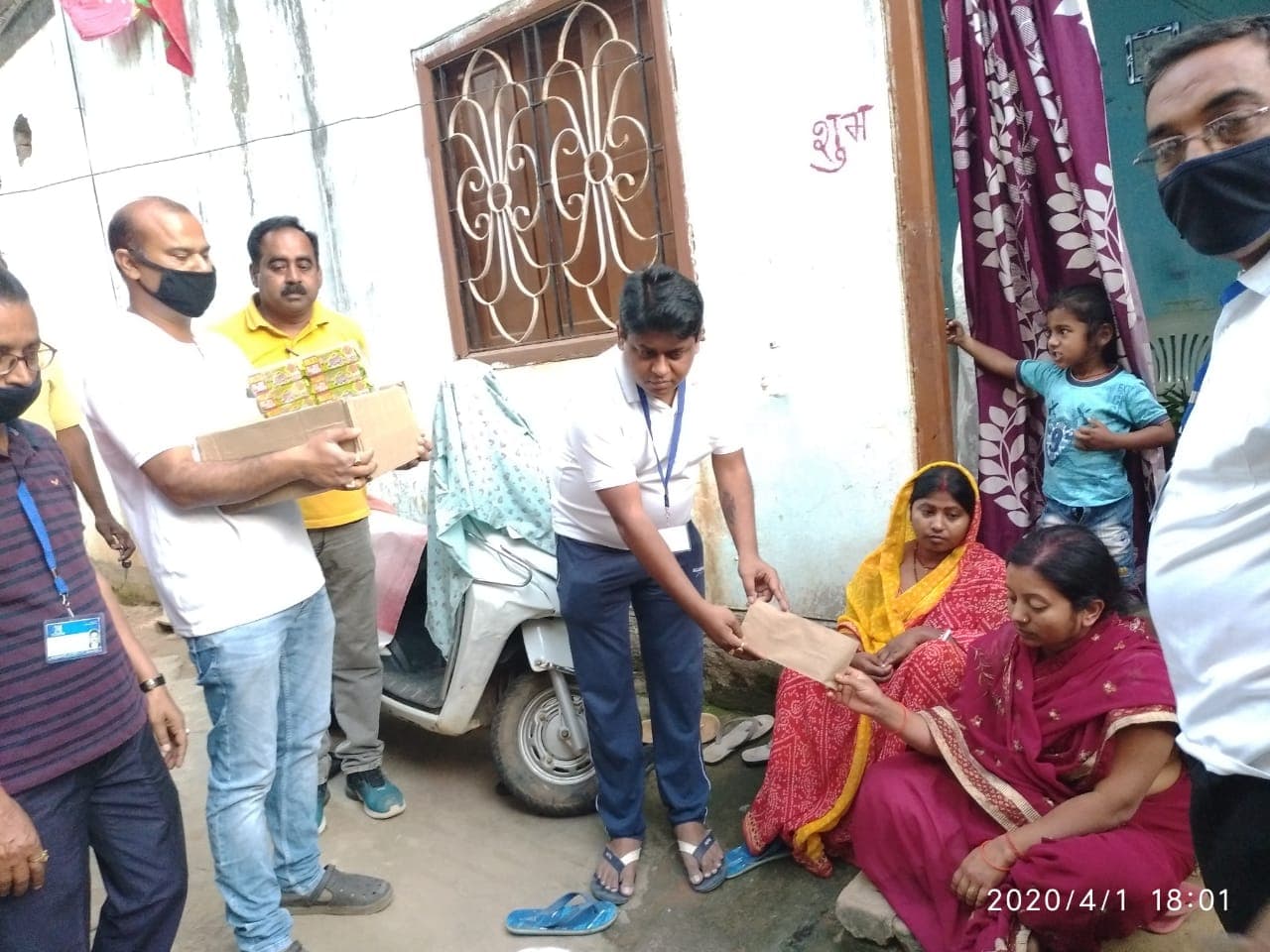 डीएसपी रोड निवासी मृतक राजेश शर्मा के पीड़ित परिवार को भक्त टीम ने दी आर्थिक मदद