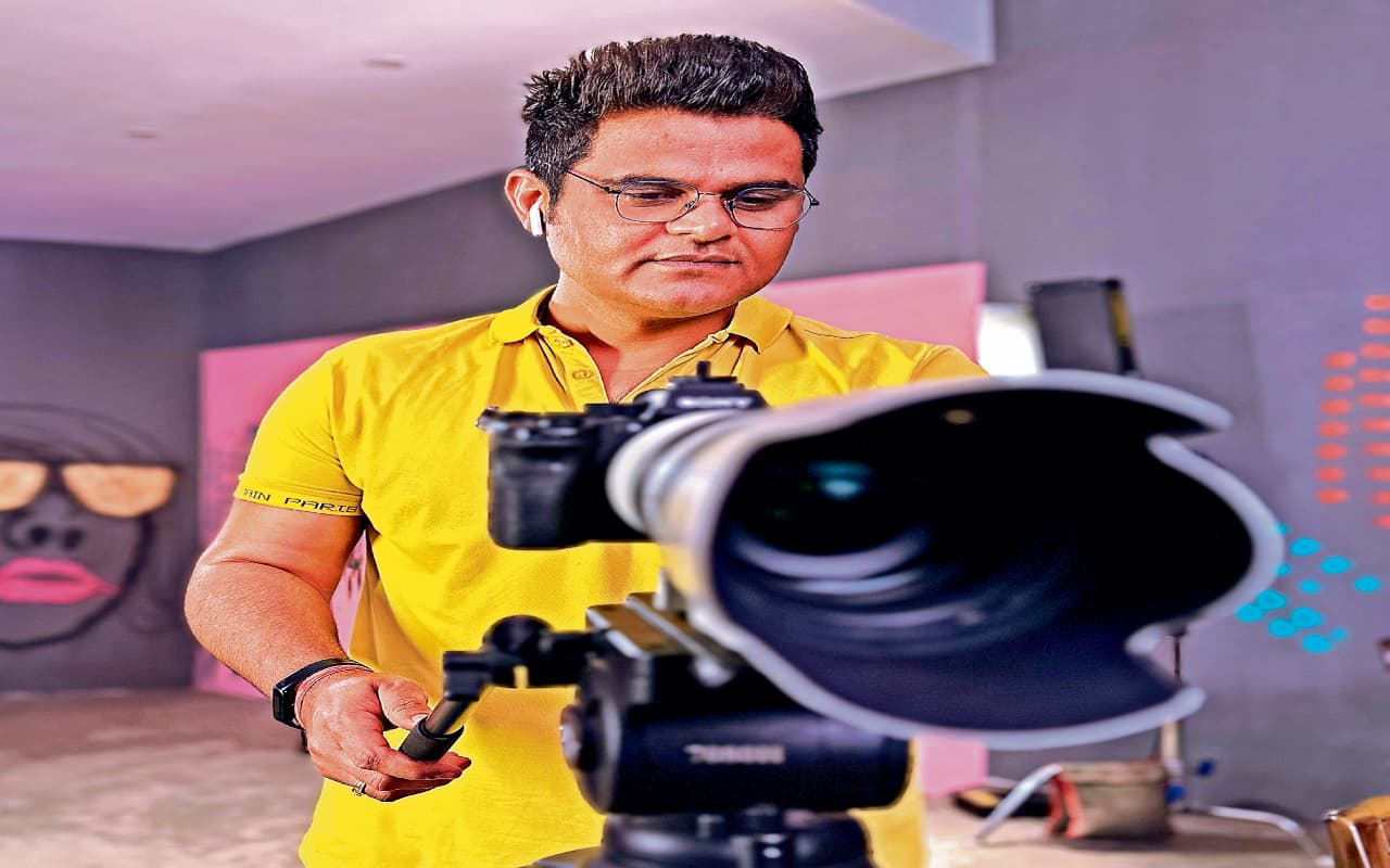 भोजपुरी गानों का हब बना जमशेदपुर, बद्रीनाथ झा ने बदली शहर की पहचान