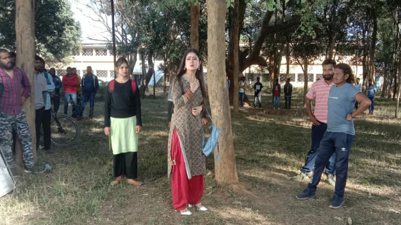 गुमला में पहली बार बड़ी बजट की भोजपुरी फिल्म की चल रही शूटिंग, स्थानीय कलाकारों को भी मिला मौका