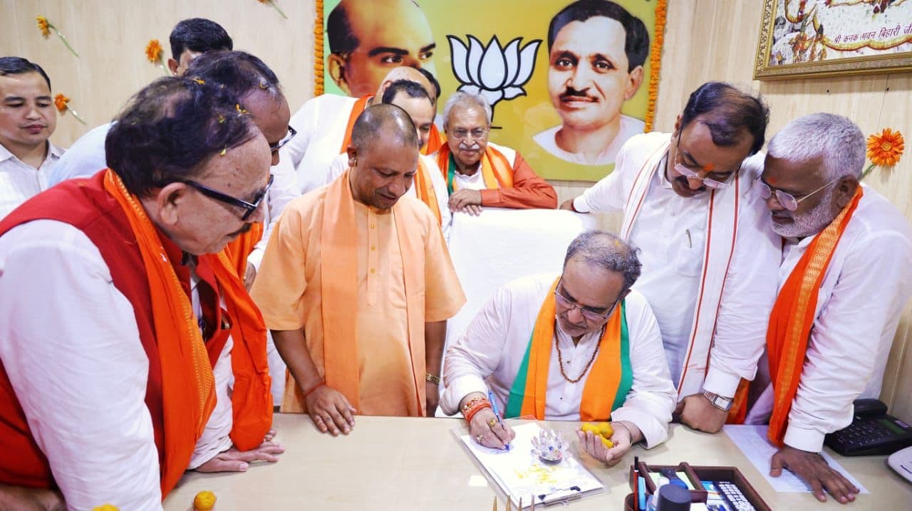 BJP News: ढोल नगाड़ों और गगनभेदी नारों से यूपी बीजेपी के नए अध्यक्ष चौधरी भूपेंद्र सिंह का किया गया स्वागत