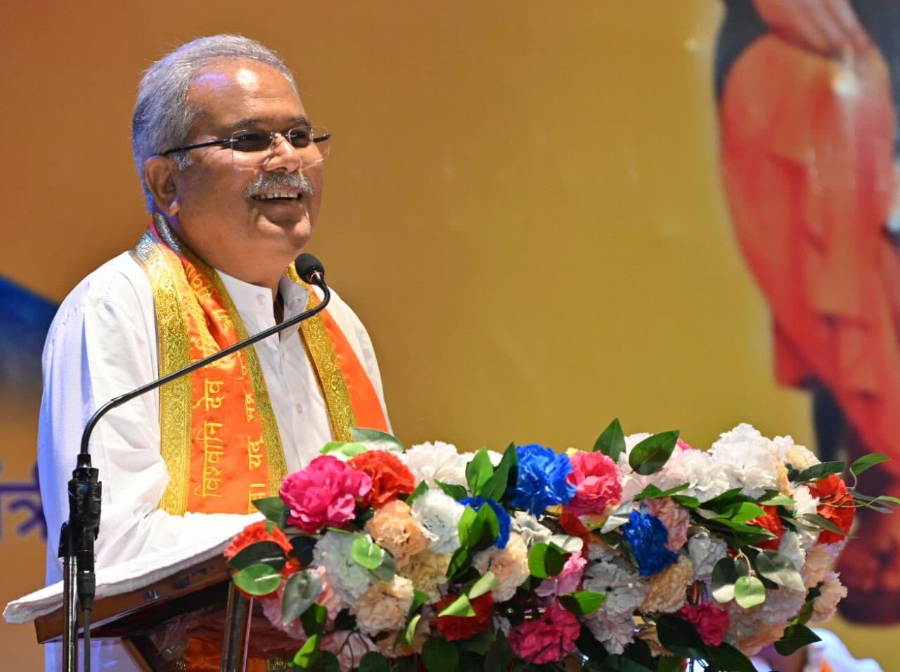 महाराष्ट्र में ‘डबल इंजन’ की सरकार से हो गया तीन-पहिये वाला ऑटो-रिक्शा, सीएम भूपेश बघेल ने कसा तंज