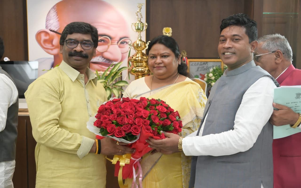 1932 खतियान आधारित स्थानीयता व OBC को 27% आरक्षण बिल पारित, CM हेमंत सोरेन को MLA भूषण बाड़ा दी बधाई