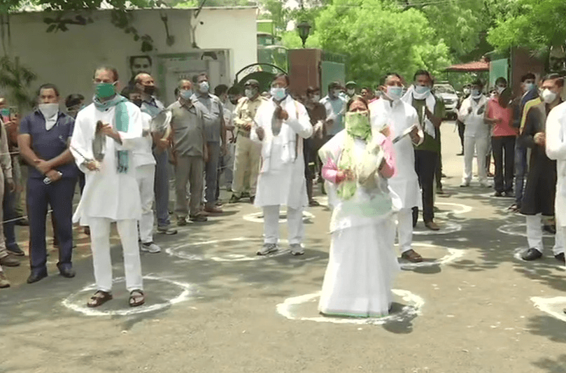 राबड़ी, तेजस्वी संग आरजेडी नेताओं ने थाली पीट कर अमित शाह की रैली का किया विरोध