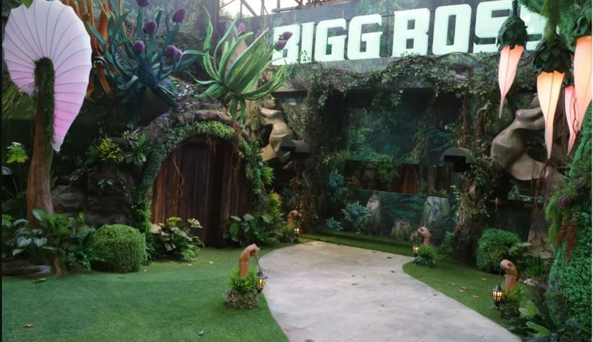 सलमान खान के रियेलिटी शो Bigg Boss के सेट पर लगी आग, मौके पर पहुंची दमकल की 4 गाड़ियां