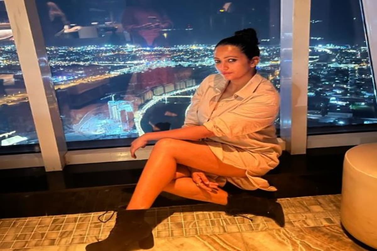 Bigg Boss OTT 2: एल्विश यादव, बेबिका धुर्वे या जिया शंकर, जानिये किसके हाथ लगा टिकट टू फिनाले