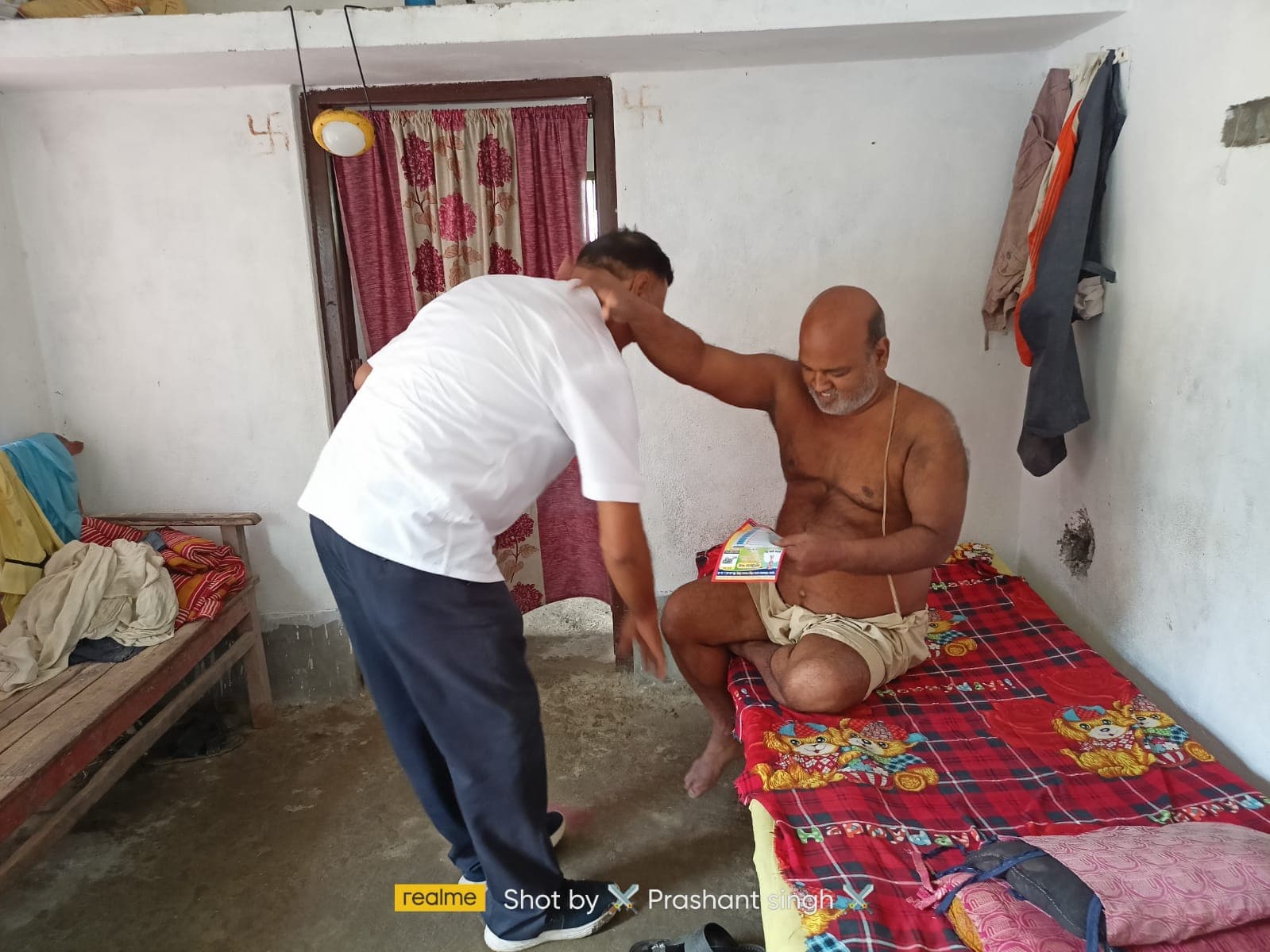 Bihar Panchayat Election 2021 चुनाव करीब आते मतदाता के चरण में पहुंचे प्रत्याशी, देखिए ये पांच फोटो...