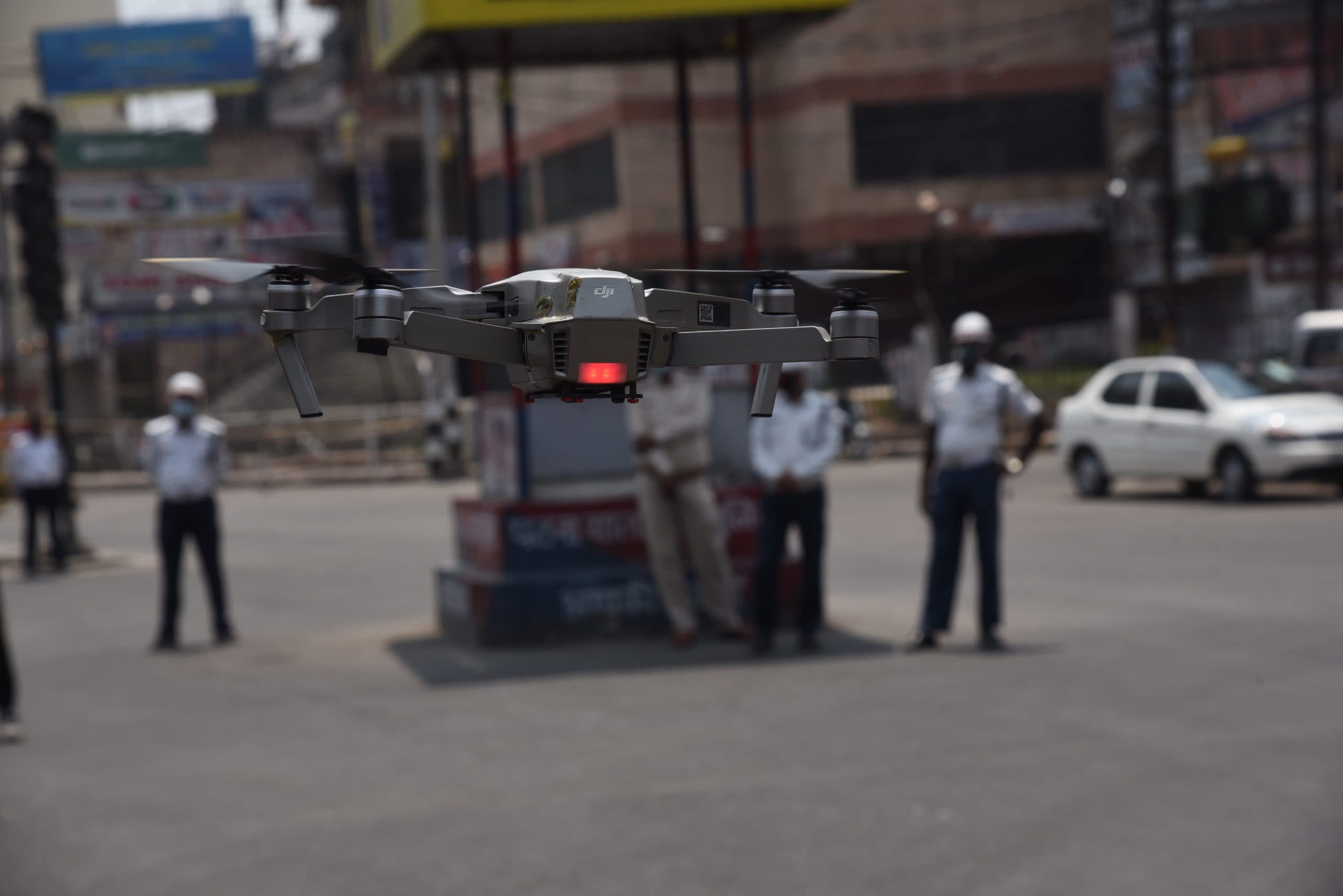 कोरोना : राजधानी पटना में ड्रोन करा रहा है लोगों से लॉकडाउन का पालन