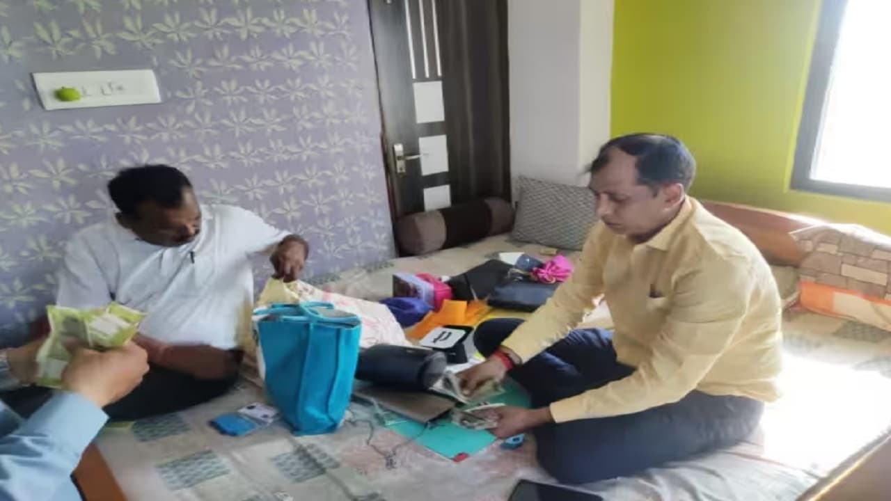बिहार में मोहनिया SDO के ठिकानों पर SVU की छापेमारी, 13 साल की नौकरी में बनायी आय से 150 फीसदी अधिक संपत्ति