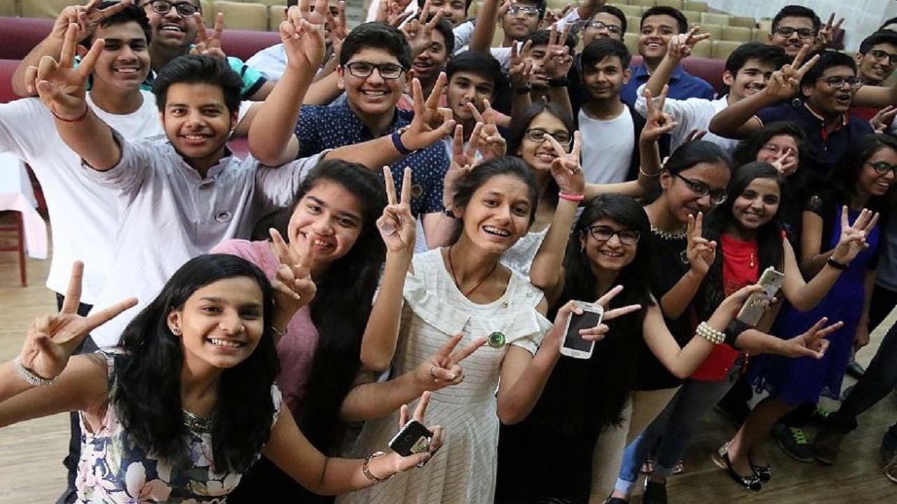 Bihar Board 10th Result: मैट्रिक का रिजल्ट बनकर तैयार, टॉपर्स की सूची में लड़कियों ने फिर मारी बाजी !