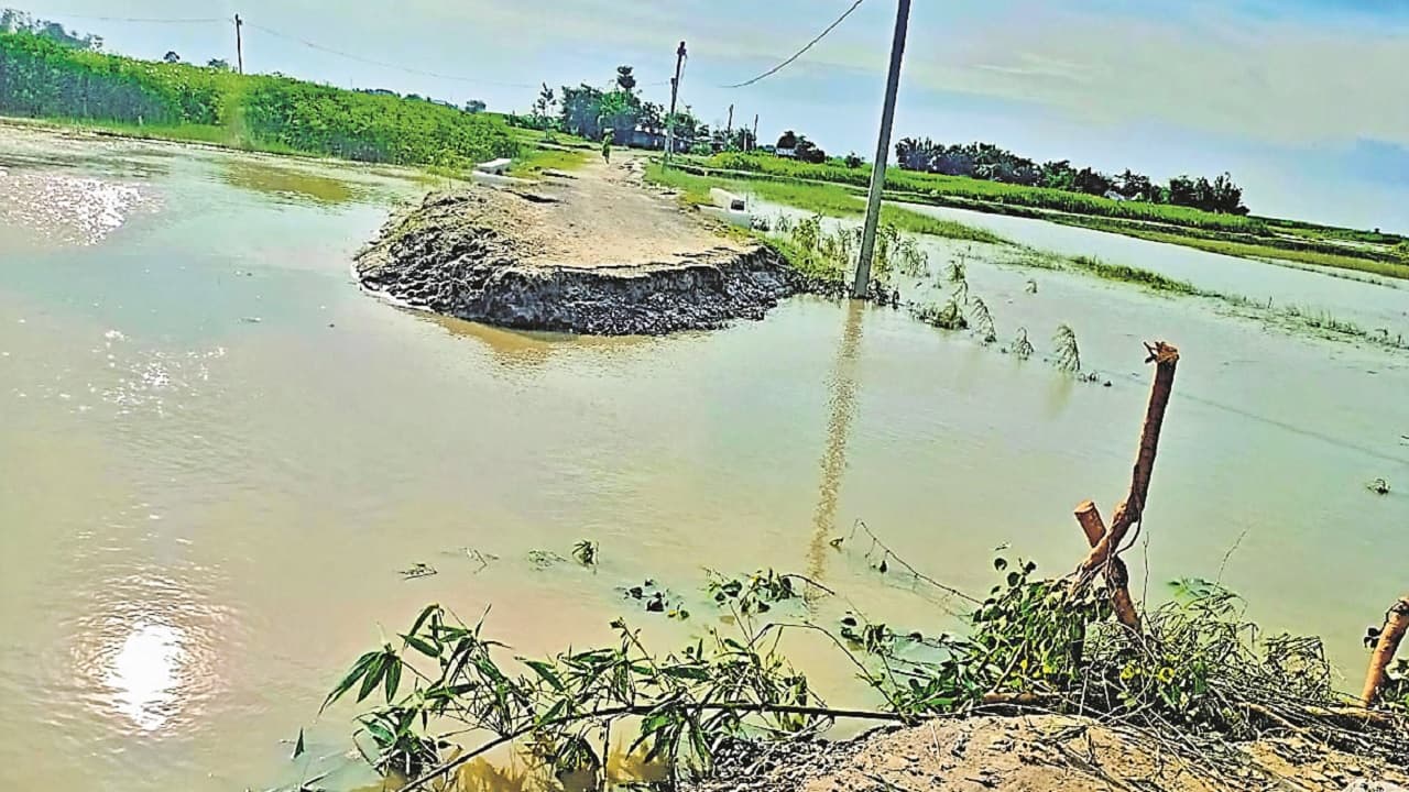 Bihar Flood: कोसी-सीमांचल में बाढ़ से तबाही शुरू, हजारों लोगों का संपर्क टूटा, जानिए सूबे के हालात..