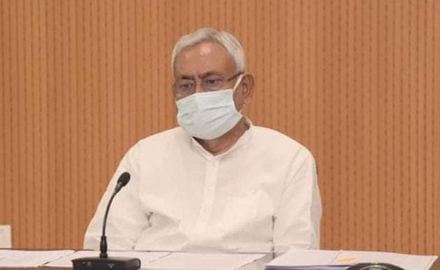बिहार सरकार के तीन अधिकारी बर्खास्त, नितीश कैबिनेट में लगी मुहर